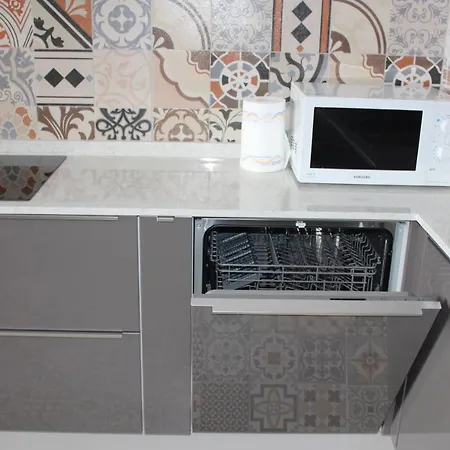 Casa Blanca - Sea View - First Line Апартаменты *