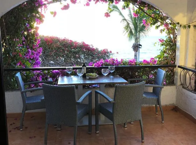 Casa Blanca - Sea View - First Line Апартаменты *