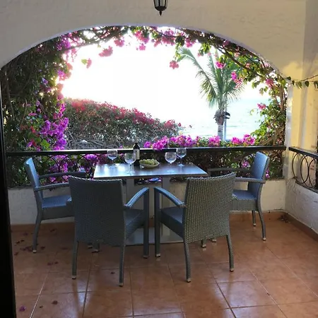 Casa Blanca - Sea View - First Line דירה *